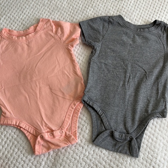 Old Navy 4-Piece Bodysuit and Shorts Set for Baby - Picture 2 of 6